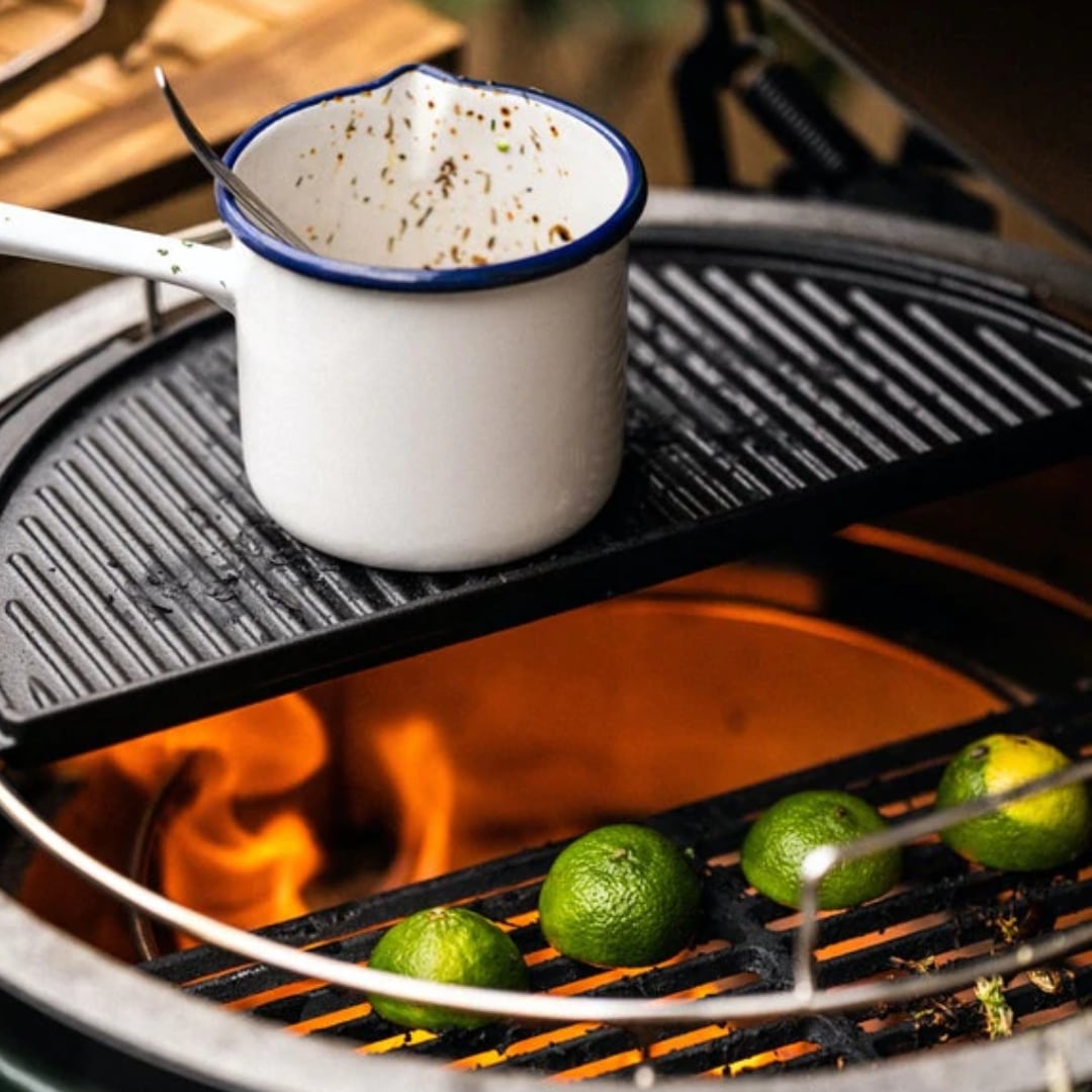 Půlkruhová litinová grilovací plotna BGE pro gril XL